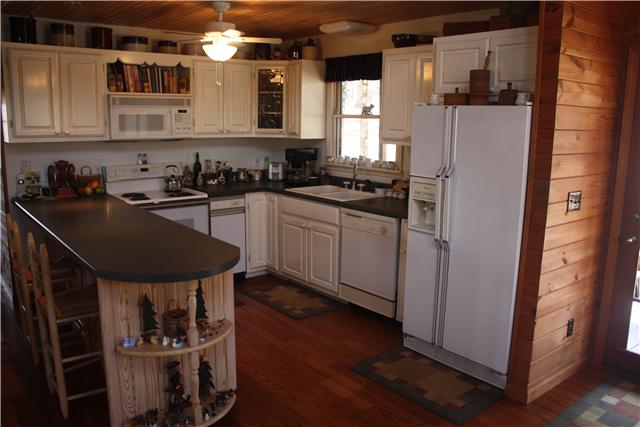 116 Beech Creek Road Clifton, TN 38425 - Photo 10 of 20 All appliances remain.