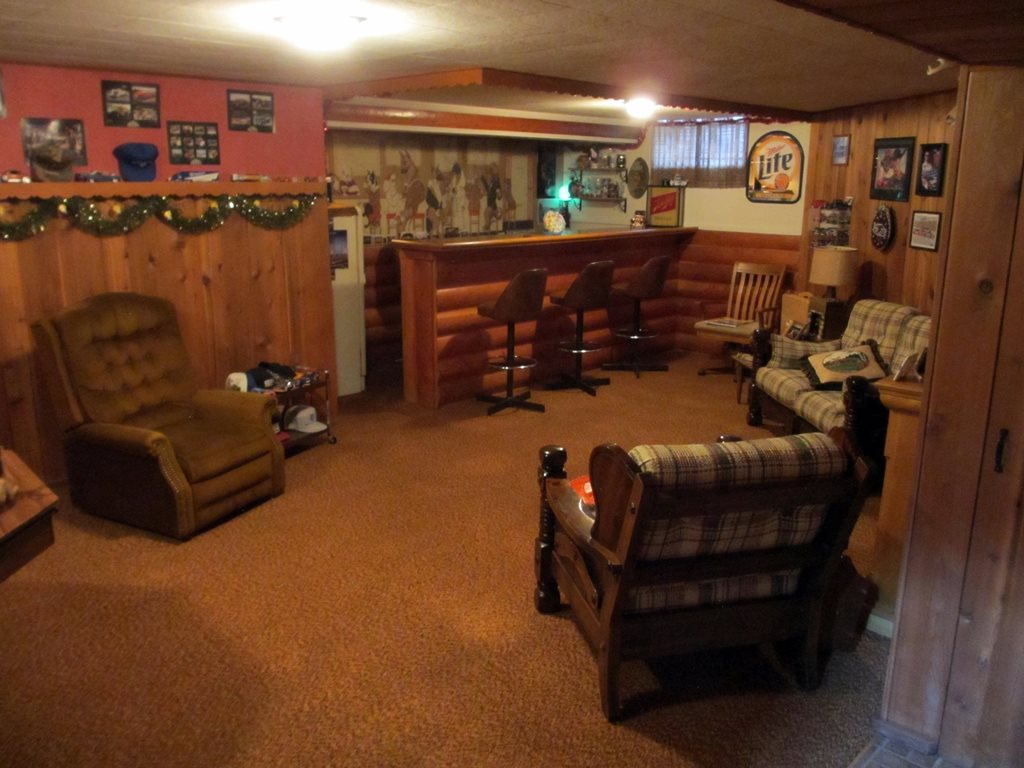 3729 Pinecrest Road Rockford, IL 61107 - Photo 18 of 22 a living room with furniture