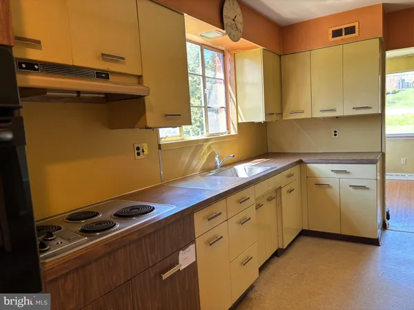 $449,000 | 4022 West Chester Pike, Newtown Square, PA 19073