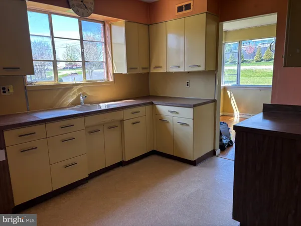 $449,000 | 4022 West Chester Pike, Newtown Square, PA 19073