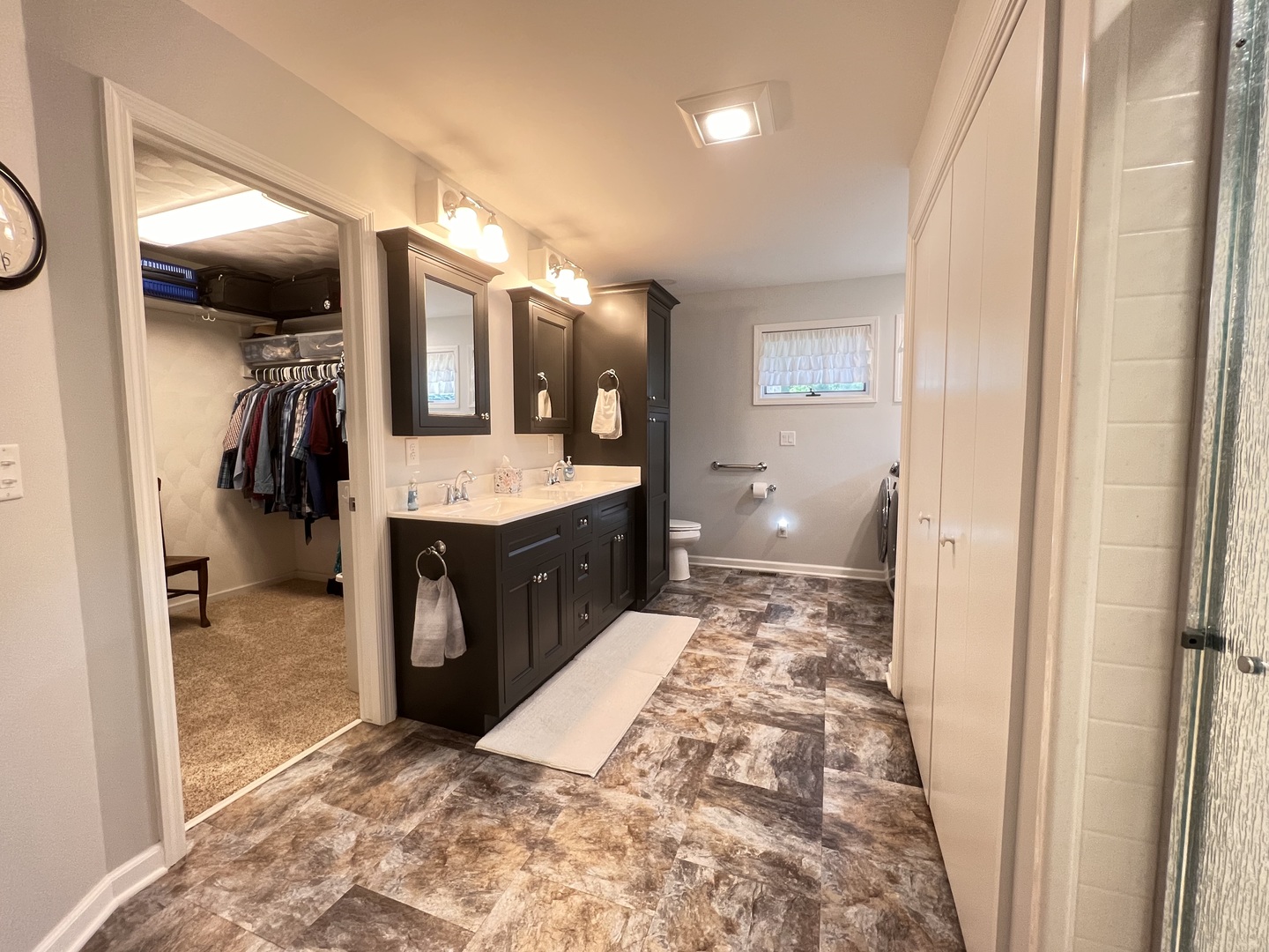 329 Rockside Drive Dixon, IL 61021 - Photo 10 of 23 a spacious bathroom with a sink and mirror