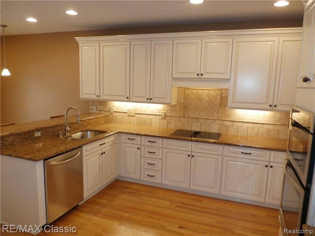 49673 Timber Trail Novi, MI 48374 - Photo 12 of 51 P3140151.JPG