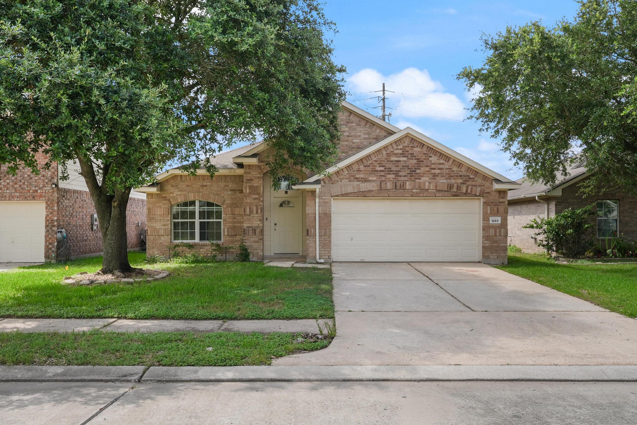 5015 Bridgecrossing Court Spring, TX 77379 - Photo 3 of 25