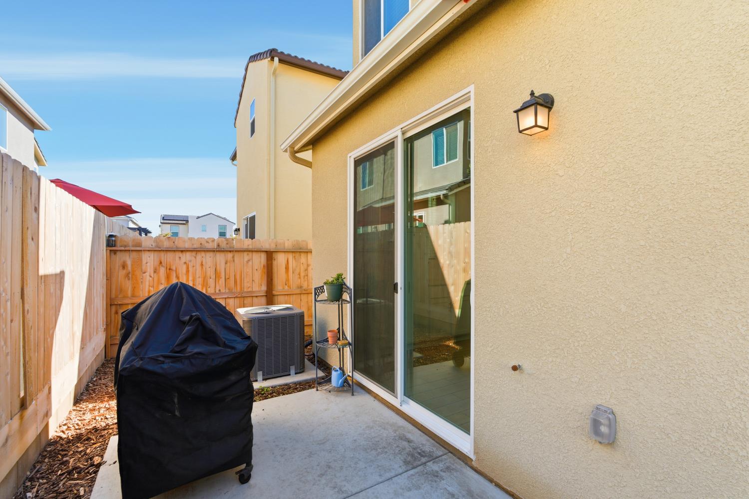 1107 Significant Way West Madera, CA 93636 - Photo 33 of 42 a living room with a couch