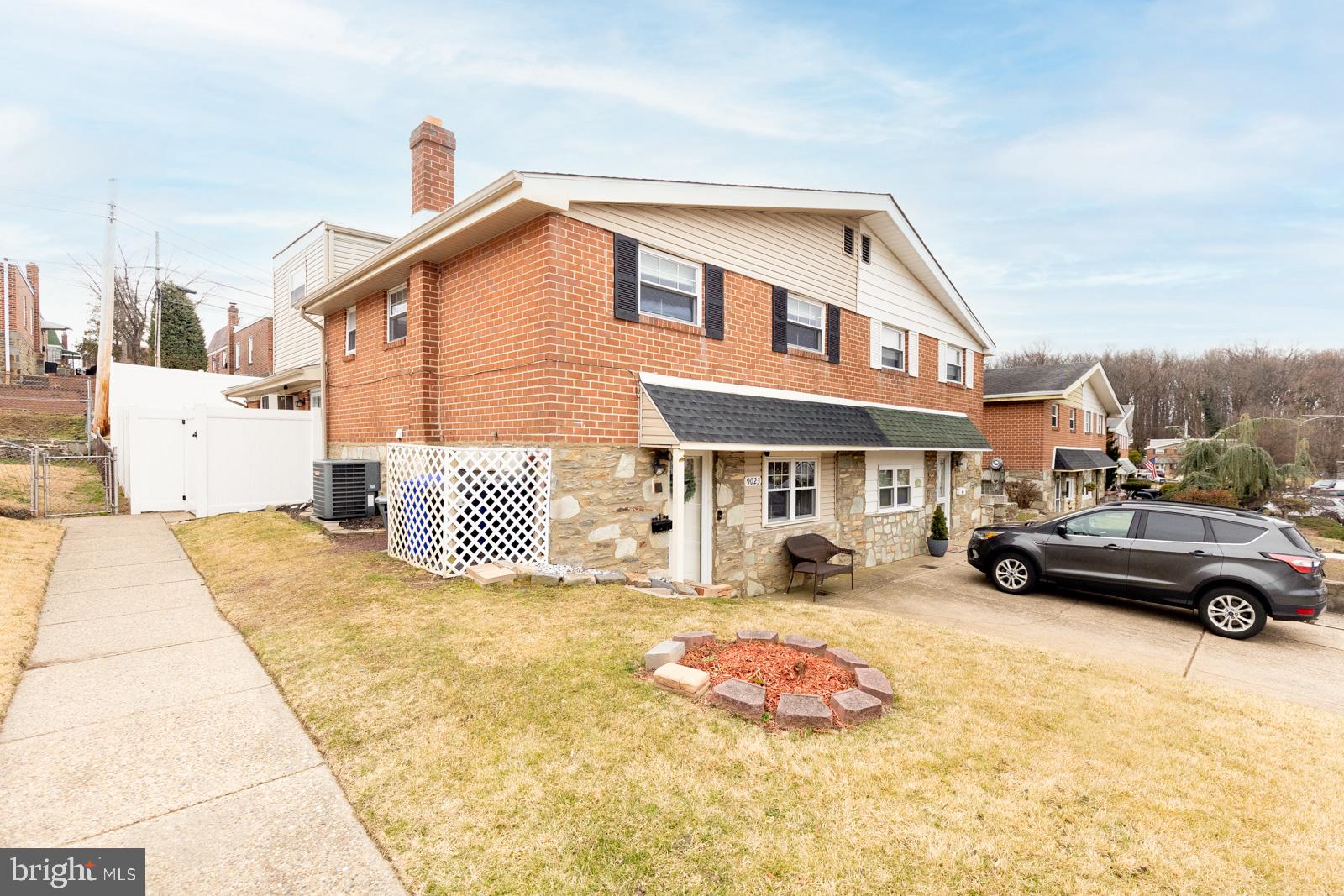 9023 Cloverly Road Philadelphia, PA 19136 - Photo 2 of 39 Gallery Image 2