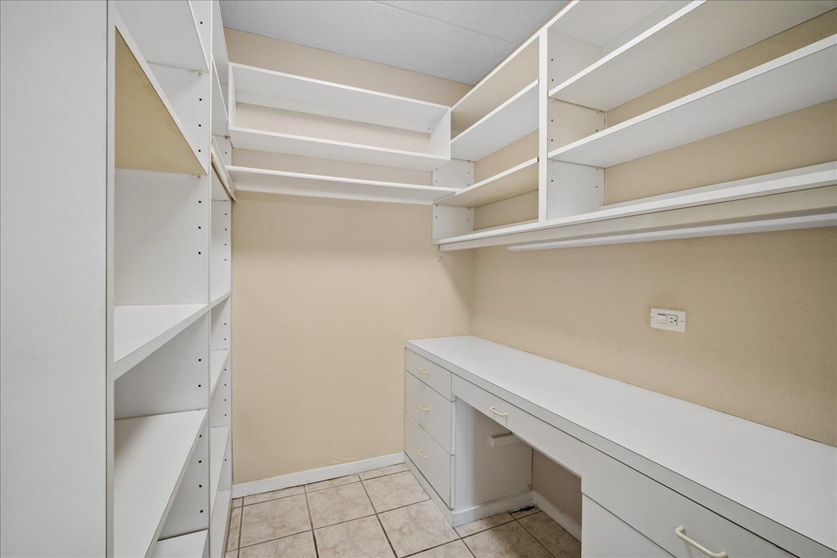 137 Avon Road Northbrook, IL 60062 - Photo 9 of 27