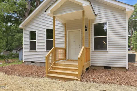 $299,900 | 1304 Goldsboro Avenue, Sanford, NC 27330