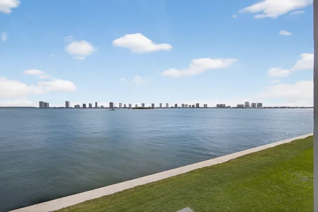 $3,000 | 100 Shore Court, Unit 208, North Palm Beach, FL 33408