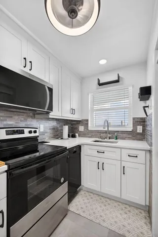 $3,000 | 100 Shore Court, Unit 208, North Palm Beach, FL 33408