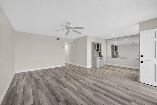 $3,000 | 100 Shore Court, Unit 208, North Palm Beach, FL 33408