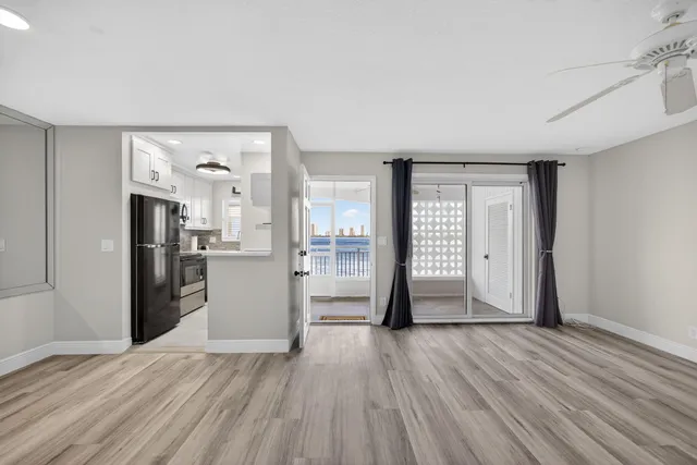 $3,000 | 100 Shore Court, Unit 208, North Palm Beach, FL 33408