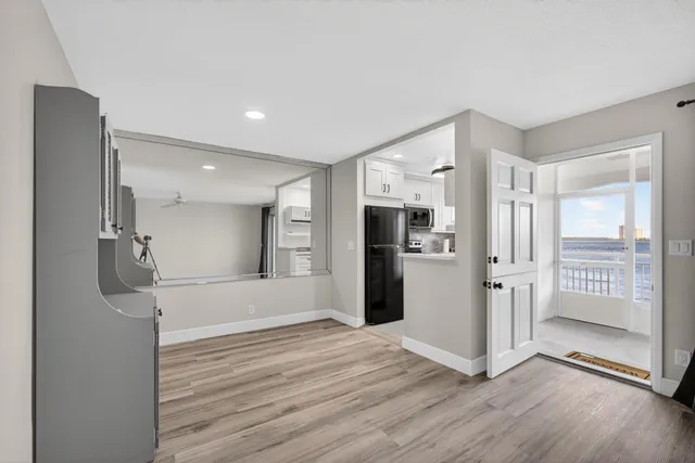 $3,000 | 100 Shore Court, Unit 208, North Palm Beach, FL 33408