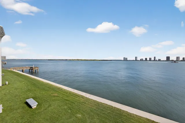 $3,000 | 100 Shore Court, Unit 208, North Palm Beach, FL 33408