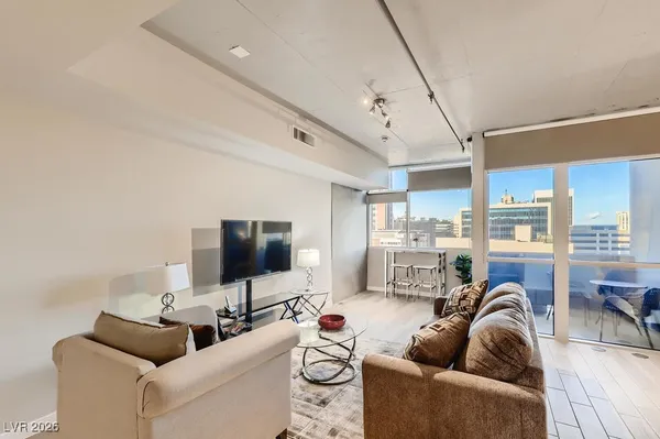 $2,300 | 353 East Bonneville Avenue, Unit 805, Las Vegas, NV 89101