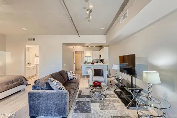 $2,300 | 353 East Bonneville Avenue, Unit 805, Las Vegas, NV 89101