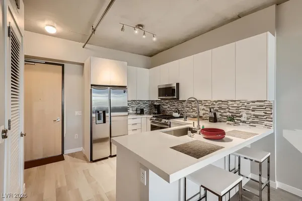 $2,300 | 353 East Bonneville Avenue, Unit 805, Las Vegas, NV 89101