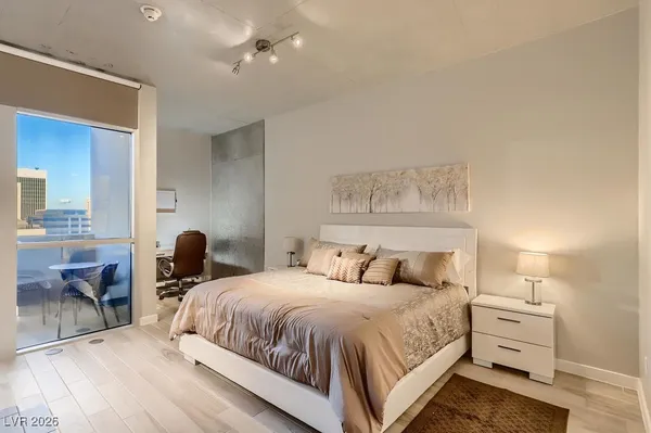 $2,300 | 353 East Bonneville Avenue, Unit 805, Las Vegas, NV 89101