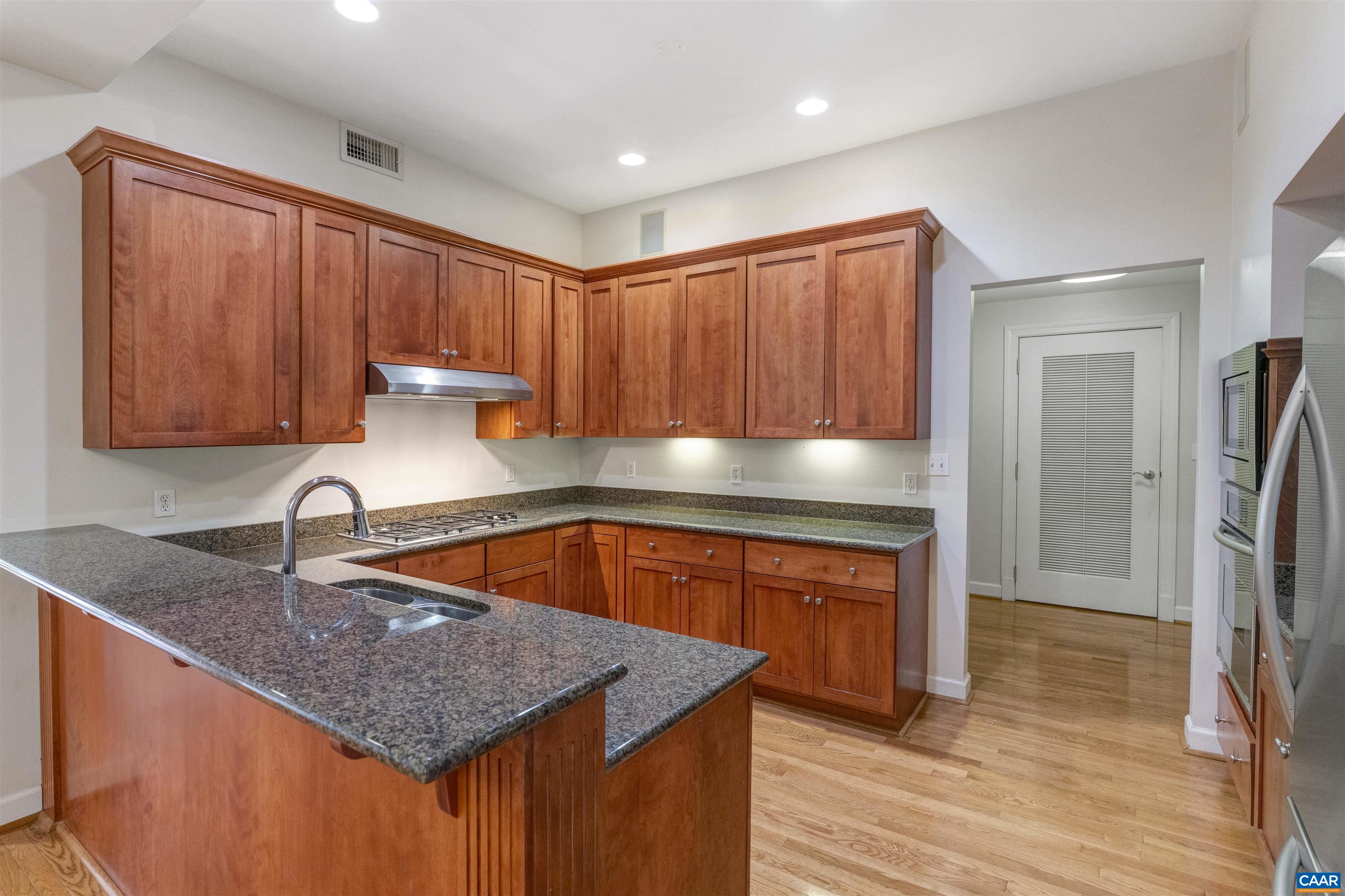 112 5th Street Southeast, Unit 3D RENTAL Charlottesville, VA 22902 - Photo 9 of 33