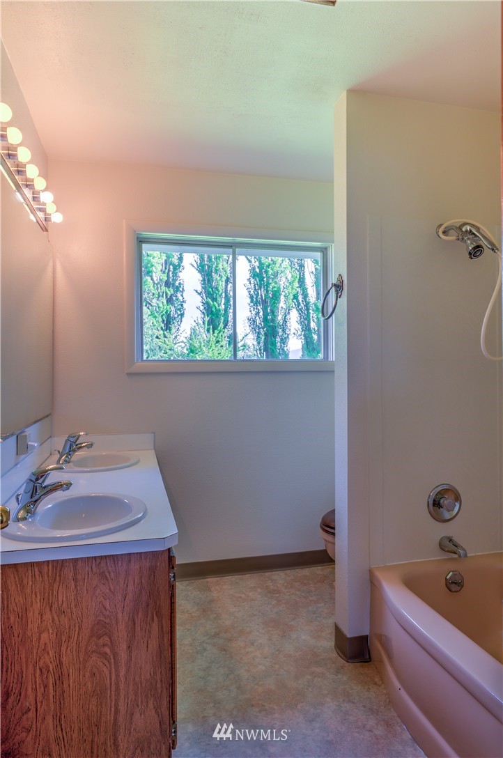 1053 Peterson Road Burlington, WA 98233 - Photo 13 of 18