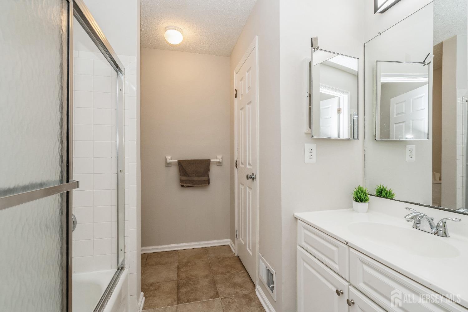 251 Prestwick Way Edison, NJ 08820 - Photo 18 of 23 Gallery Image 18