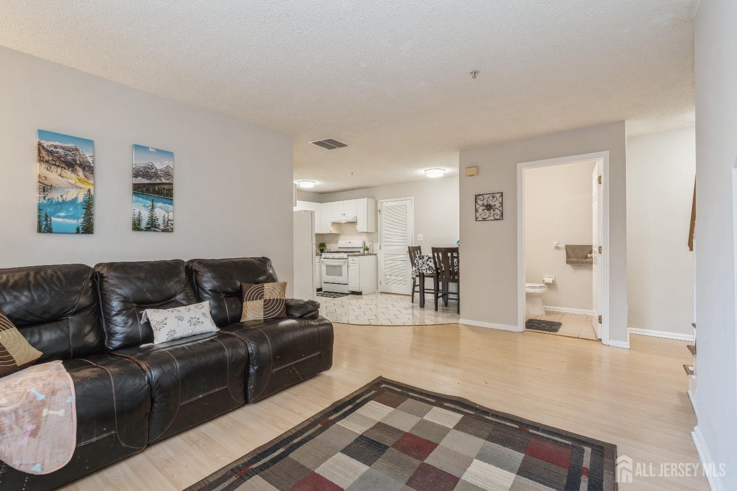 251 Prestwick Way Edison, NJ 08820 - Photo 3 of 23 Gallery Image 3