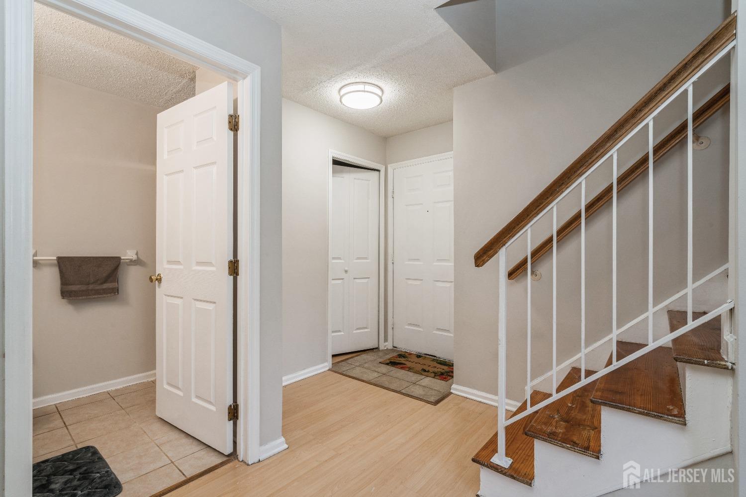 251 Prestwick Way Edison, NJ 08820 - Photo 4 of 23 Gallery Image 4