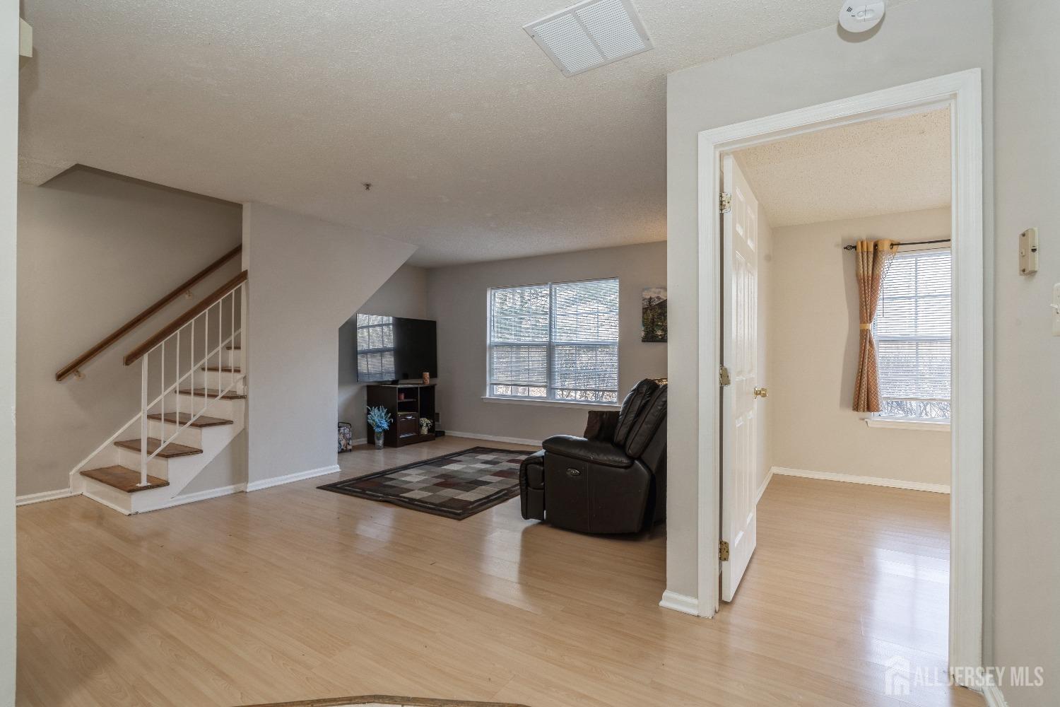 251 Prestwick Way Edison, NJ 08820 - Photo 8 of 23 Gallery Image 8