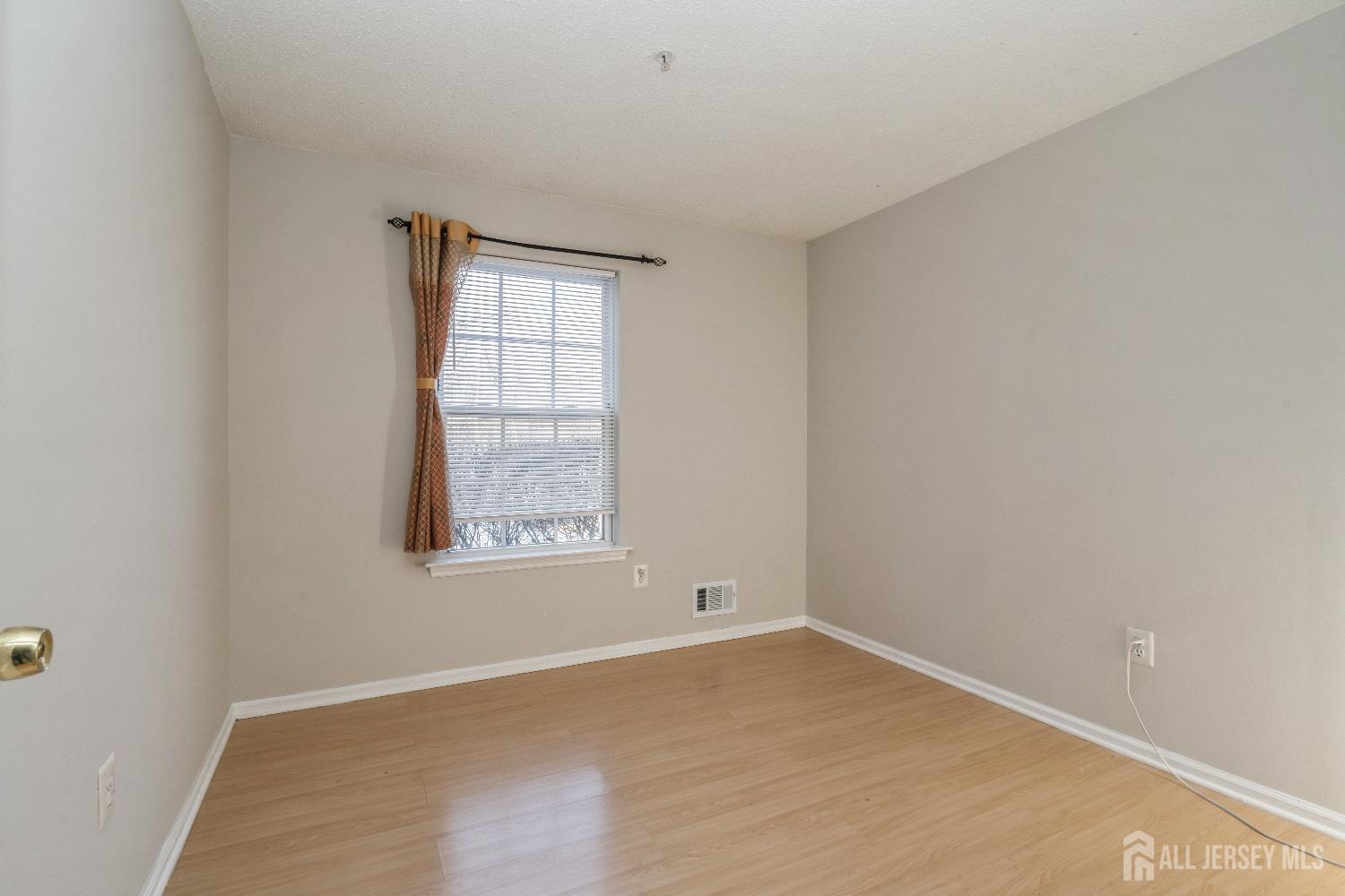 251 Prestwick Way Edison, NJ 08820 - Photo 9 of 23 Gallery Image 9