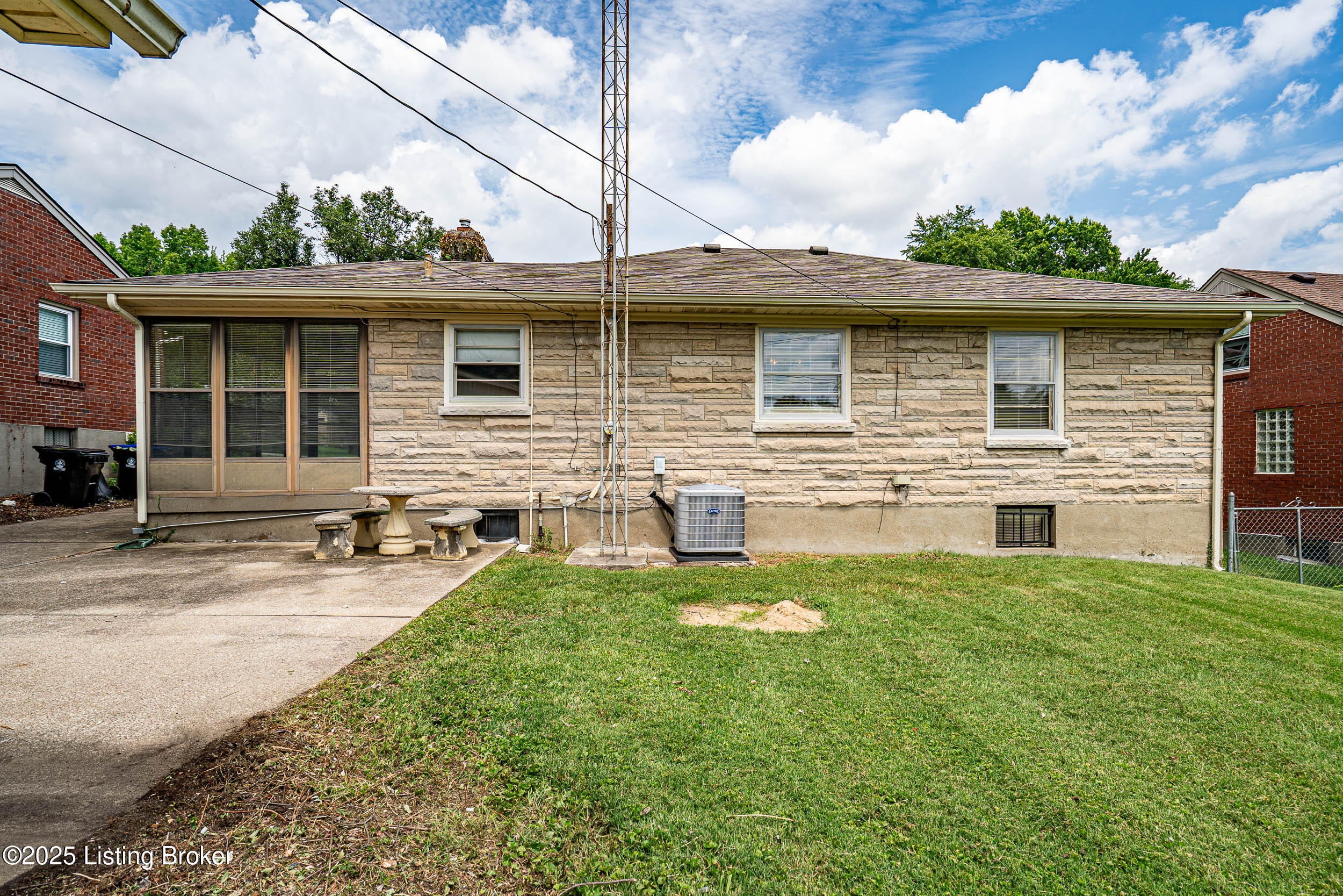 910 Southview Road Louisville, KY 40214 - Photo 22 of 23 910 Southview Rd-47