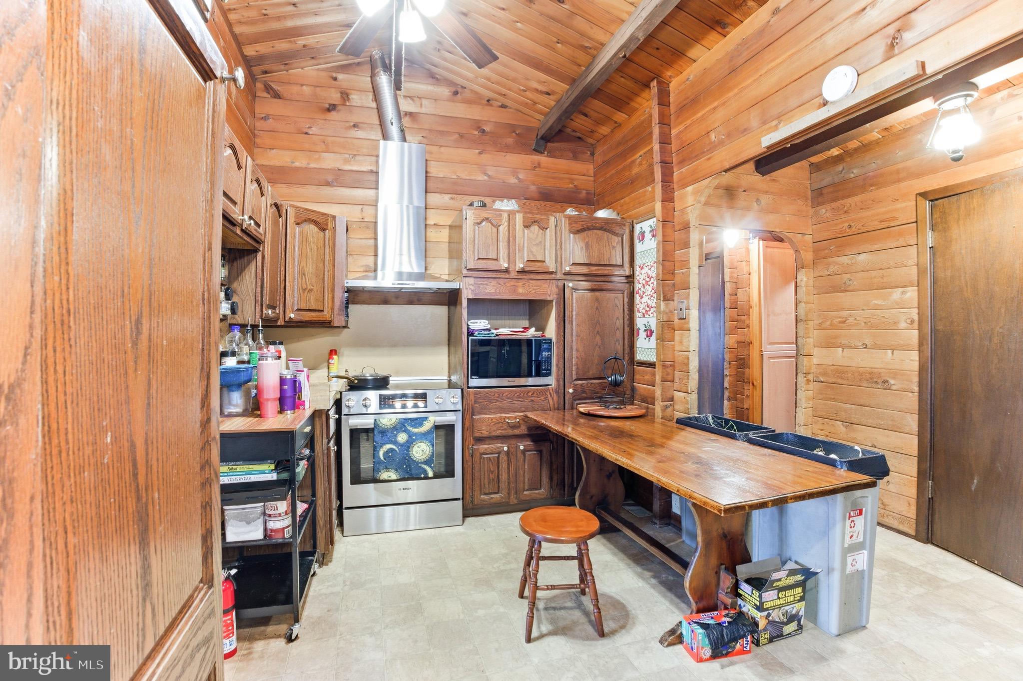 12644 Jesse Smith Road Mount Airy, MD 21771 - Photo 7 of 34