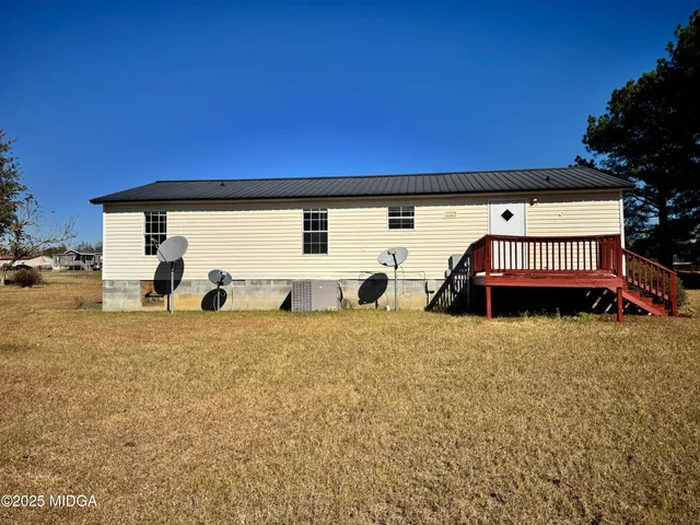 a view of a back yard of the house