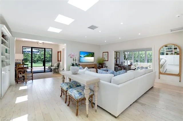 $55,000 | 642 6th Avenue North, Naples, FL 34102