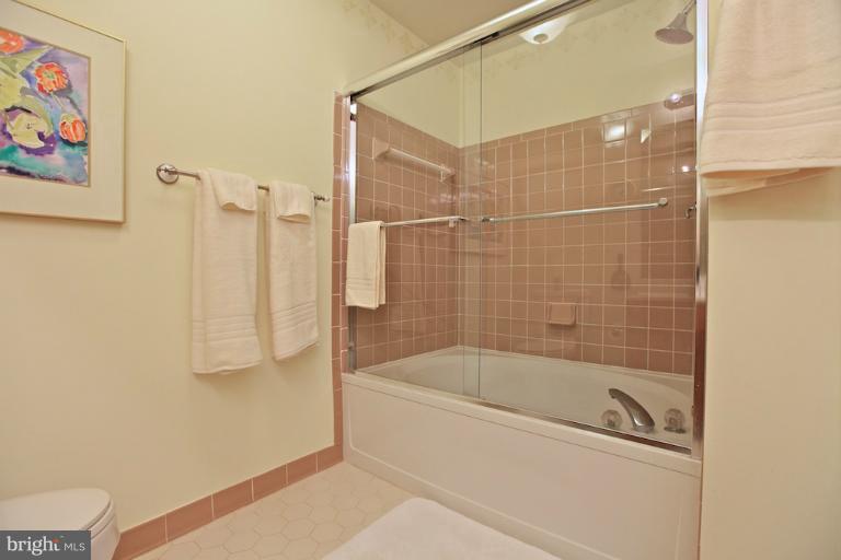 1521 Church Hill Place, Unit 1521 Reston, VA 20194 - Photo 8 of 20 a bathroom with a bathtub and a shower