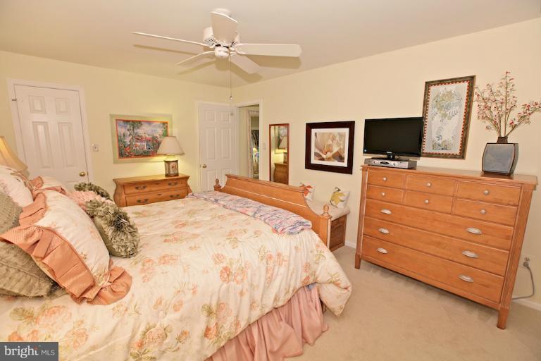 1521 Church Hill Place, Unit 1521 Reston, VA 20194 - Photo 10 of 20 a bedroom with a bed and a flat screen tv