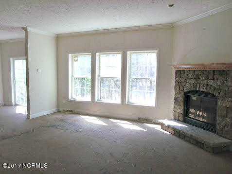 4713 Castle Hayne Road Castle Hayne, NC 28429 - Photo 3 of 17 Living Room