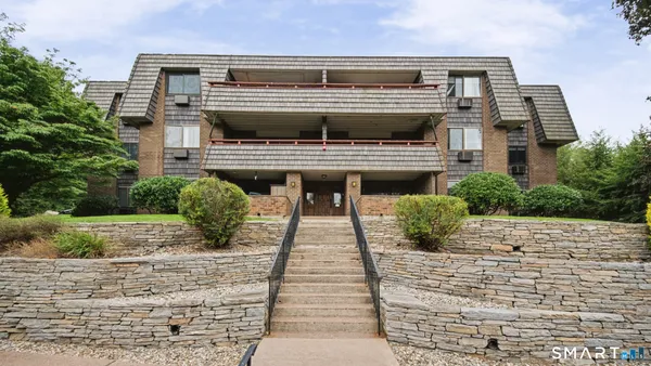 $1,750 | Undisclosed Address, Glastonbury, CT 06033