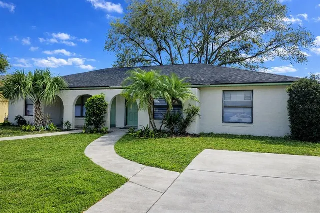 a view of a house with a yard