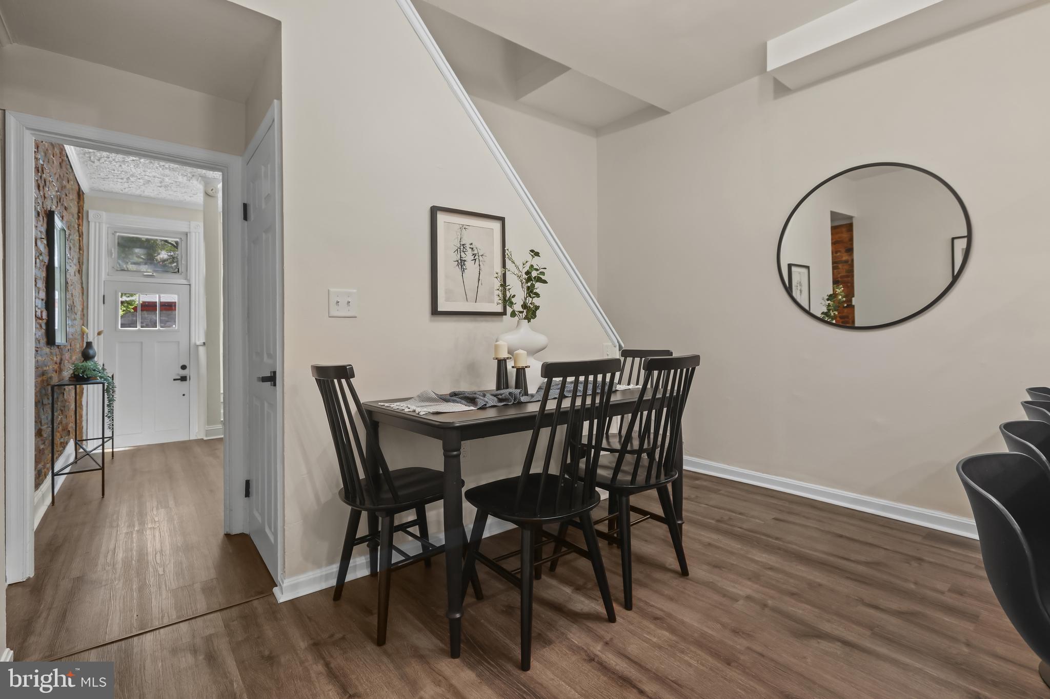 884 Washington Boulevard Baltimore, MD 21230 - Photo 19 of 35 a view of a dining room with furniture and a mirror