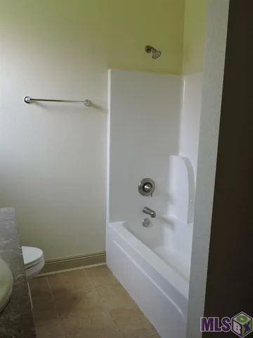 $2,100 | 10125 Montrachet Drive, Baton Rouge, LA 70817