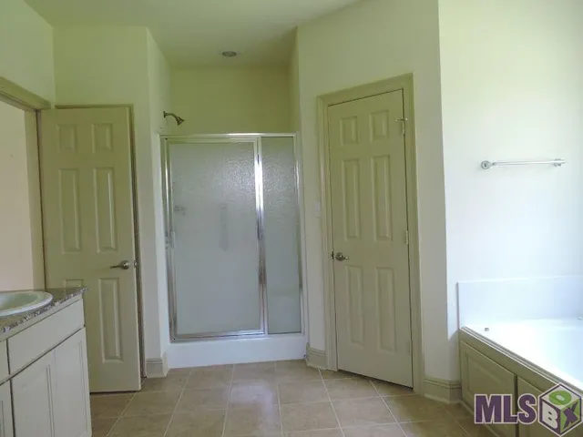 $2,100 | 10125 Montrachet Drive, Baton Rouge, LA 70817