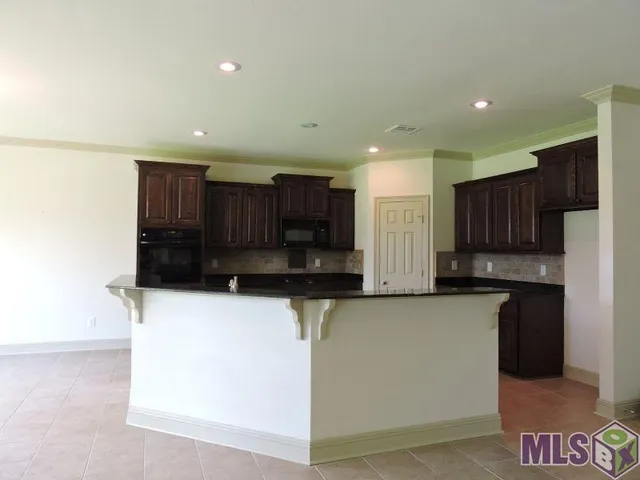 $2,100 | 10125 Montrachet Drive, Baton Rouge, LA 70817