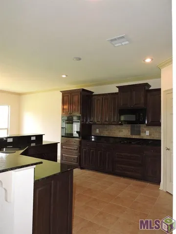 $2,100 | 10125 Montrachet Drive, Baton Rouge, LA 70817