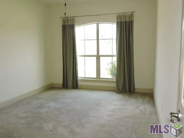 $2,100 | 10125 Montrachet Drive, Baton Rouge, LA 70817