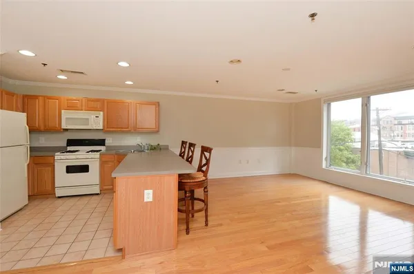 $3,300 | 70 Adams Street, Unit 3B, Hoboken, NJ 07030