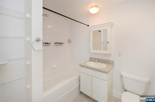 $3,300 | 70 Adams Street, Unit 3B, Hoboken, NJ 07030