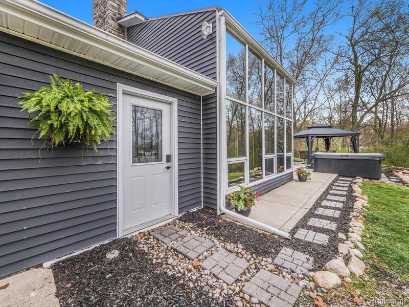 4327 Patterson Lake Road Pinckney, MI 48169 - Photo 29 of 32 Gallery Image 29