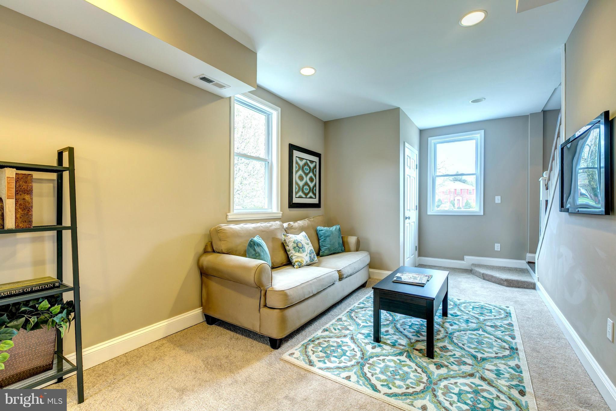 7017 Alden Road Pikesville, MD 21208 - Photo 17 of 30 Cozy Family Room