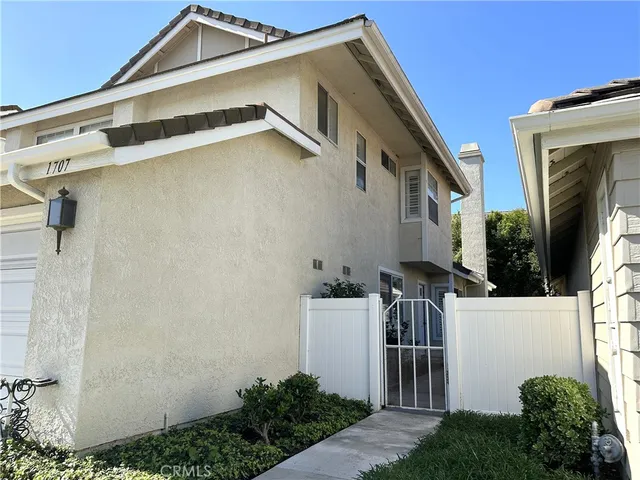 a house view with a outdoor space