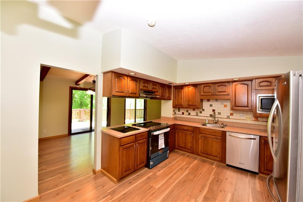 341 Bellwalt Drive Canonsburg, PA 15317 - Photo 6 of 22 pretty kitchen with stainless appliances