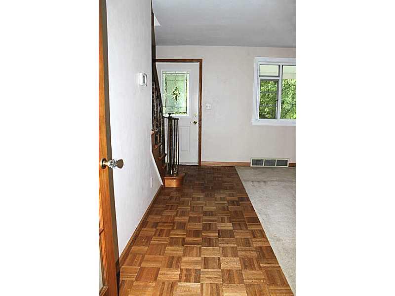 1512 Renton Road Plum, PA 15239 - Photo 4 of 24 Entry/Foyer.